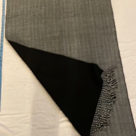Men’s wool scarf - approximately 72” x 30” - Picture 4 of 4